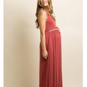 Size Medium Maternity lot. NWT/ like new